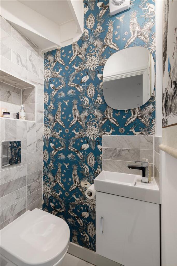 Brackley Square, IG8