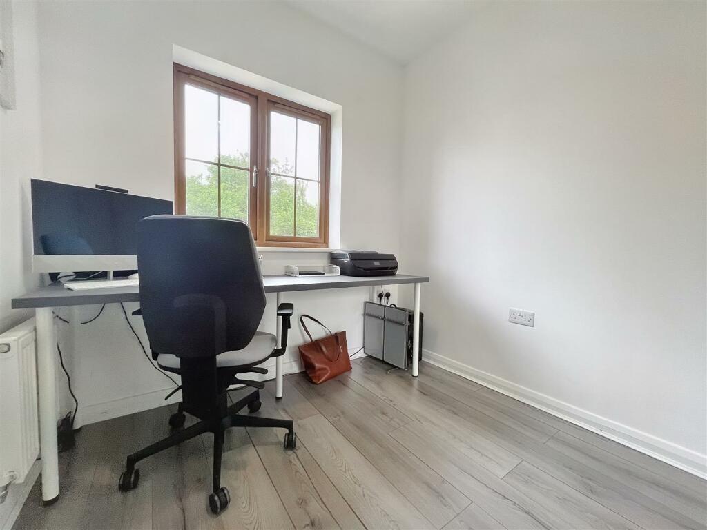 Bedroom/Office