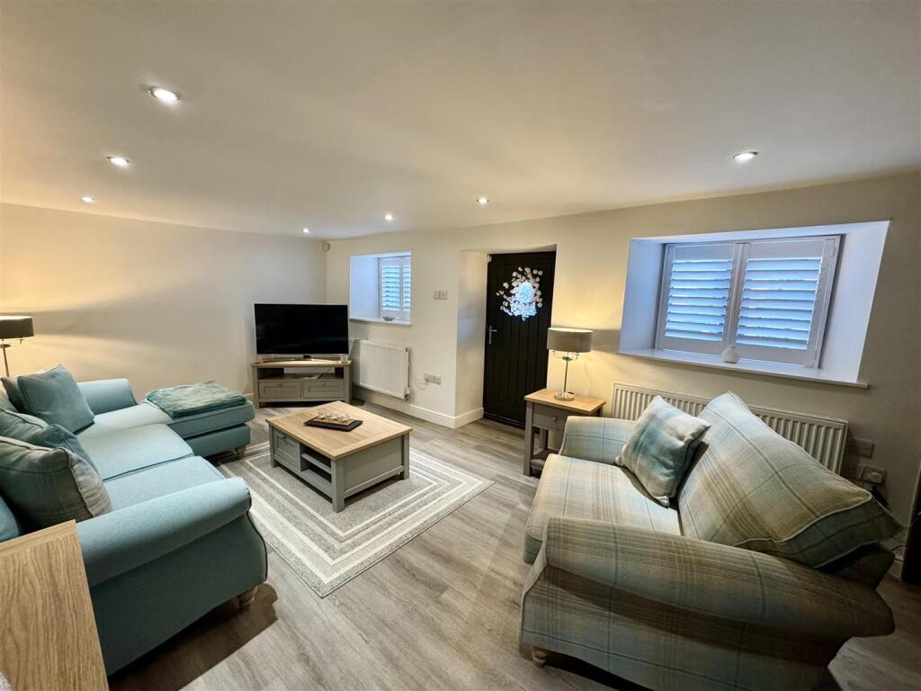 SITTING ROOM