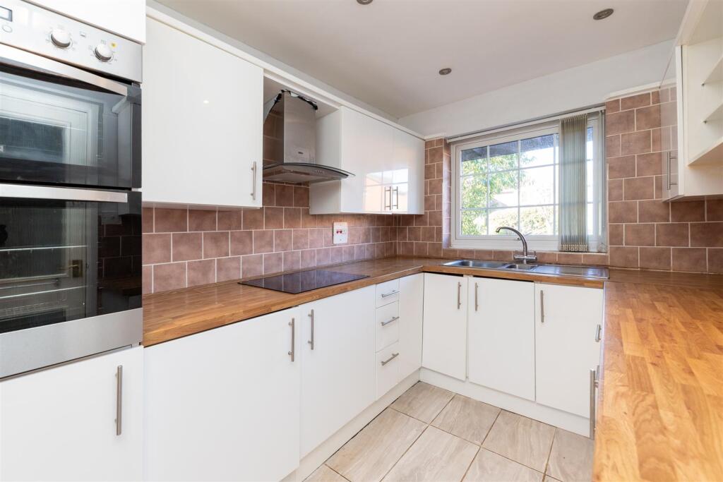 18 Milne Close (8 of 16).jpg