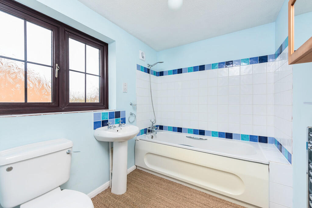 4 Thorburn Chase ...