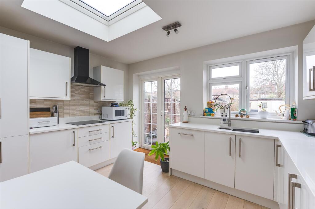 49 Coningsby Gardens-9.jpg