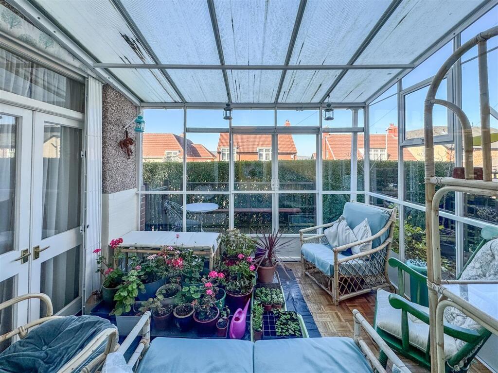 CONSERVATORY/GARDEN ROOM