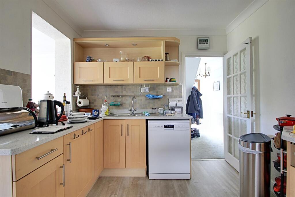 Kitchen 1.jpg