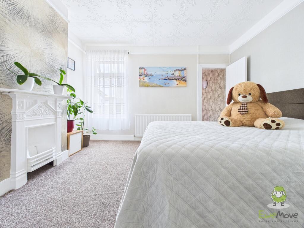 CAM01543G0-PR0136-STILL042