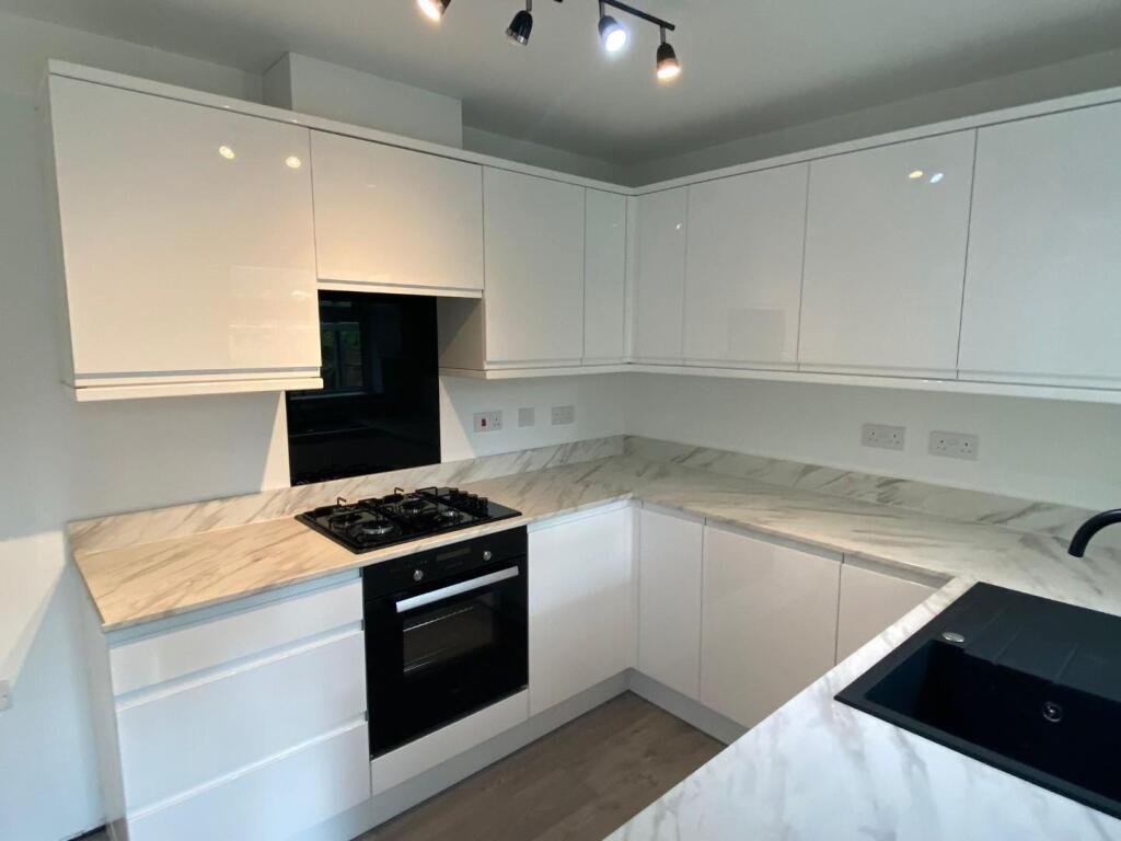 Kitchen 2.jpg