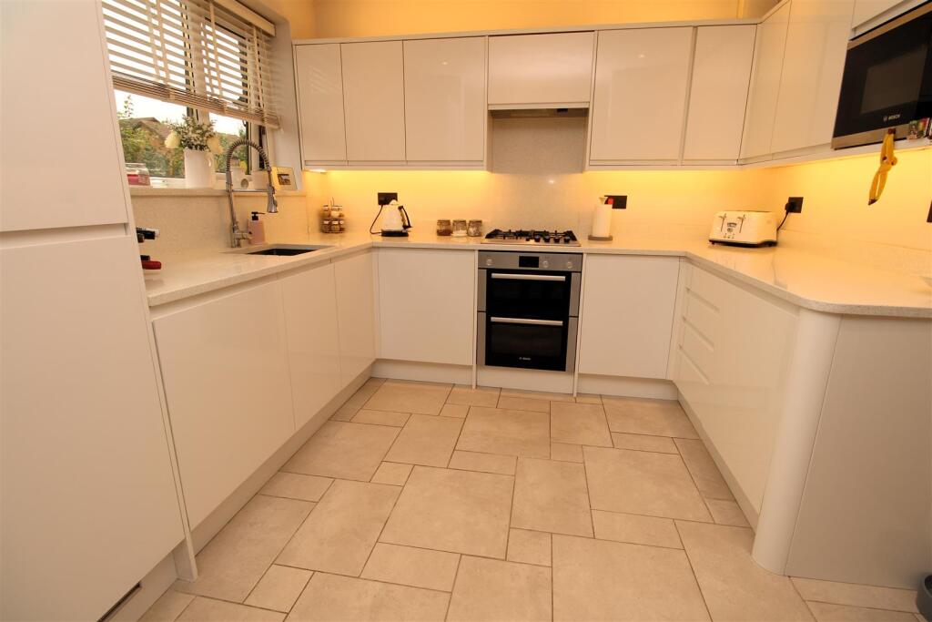 Kitchen1.JPG