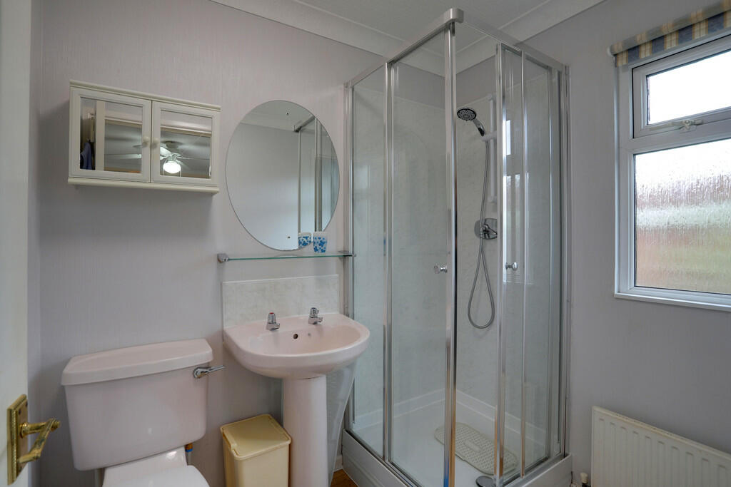 Ensuite to Main B...