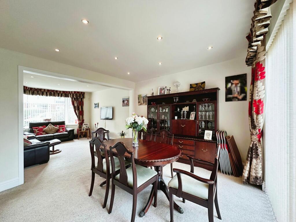 Lounge &amp; Dining Room