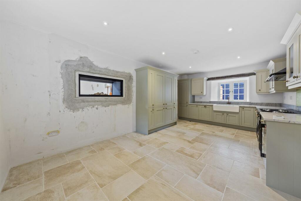 Kitchen 3.jpg