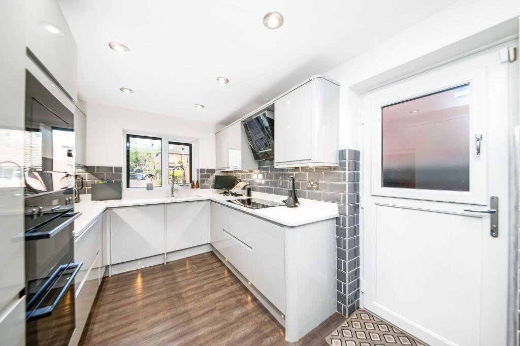 OPEN-PLAN DINING KITCHEN AND LIVING ROOM cont.
