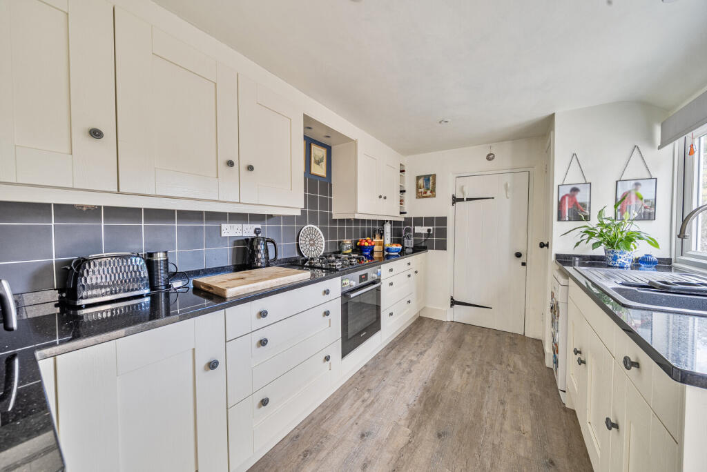 1348399-22-68bef7...