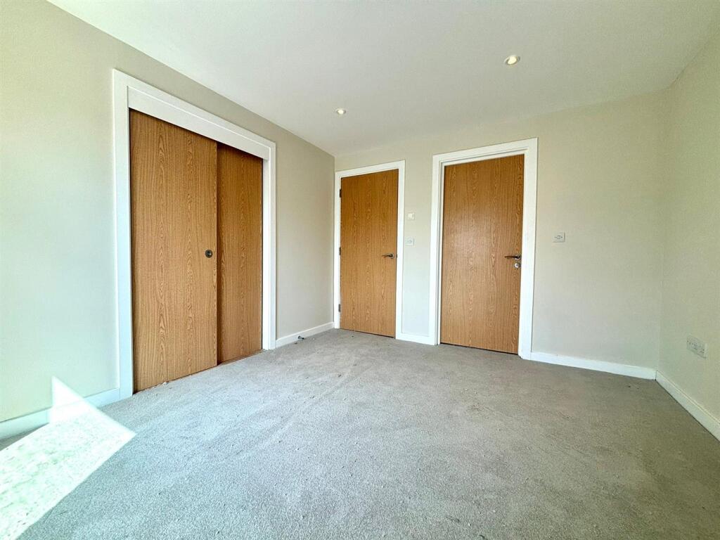Bedroom 1, shot 23.jpeg