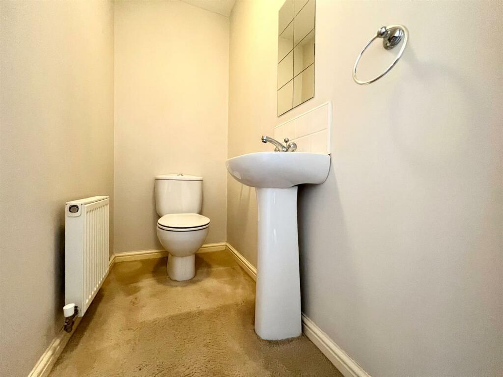 USE downstairs wc (2).jpg