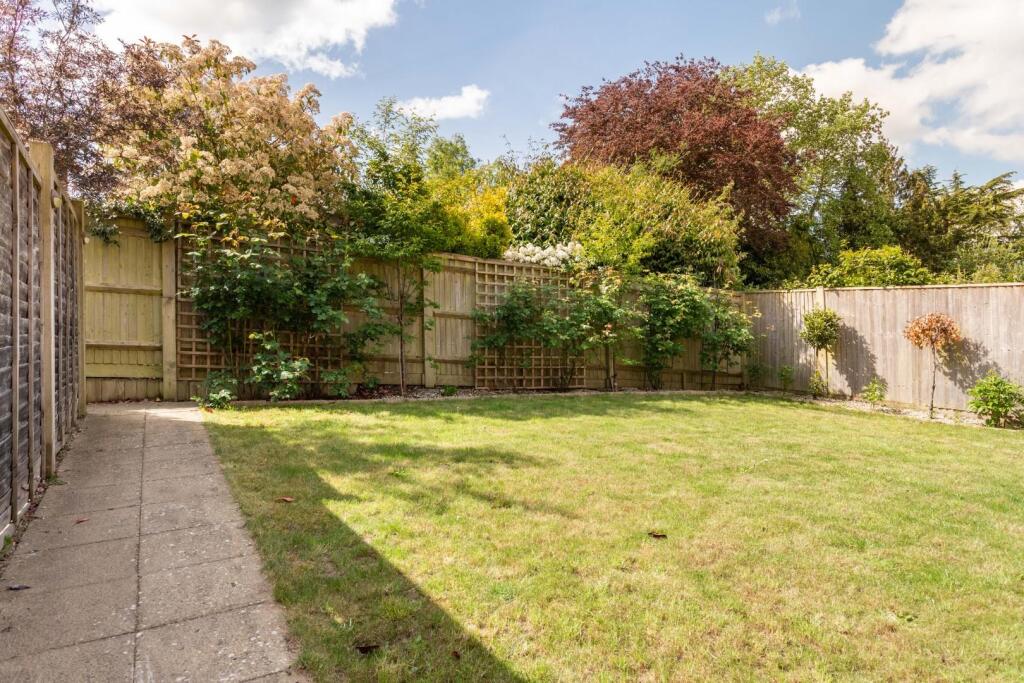 Charlwood Drive-16.jpg