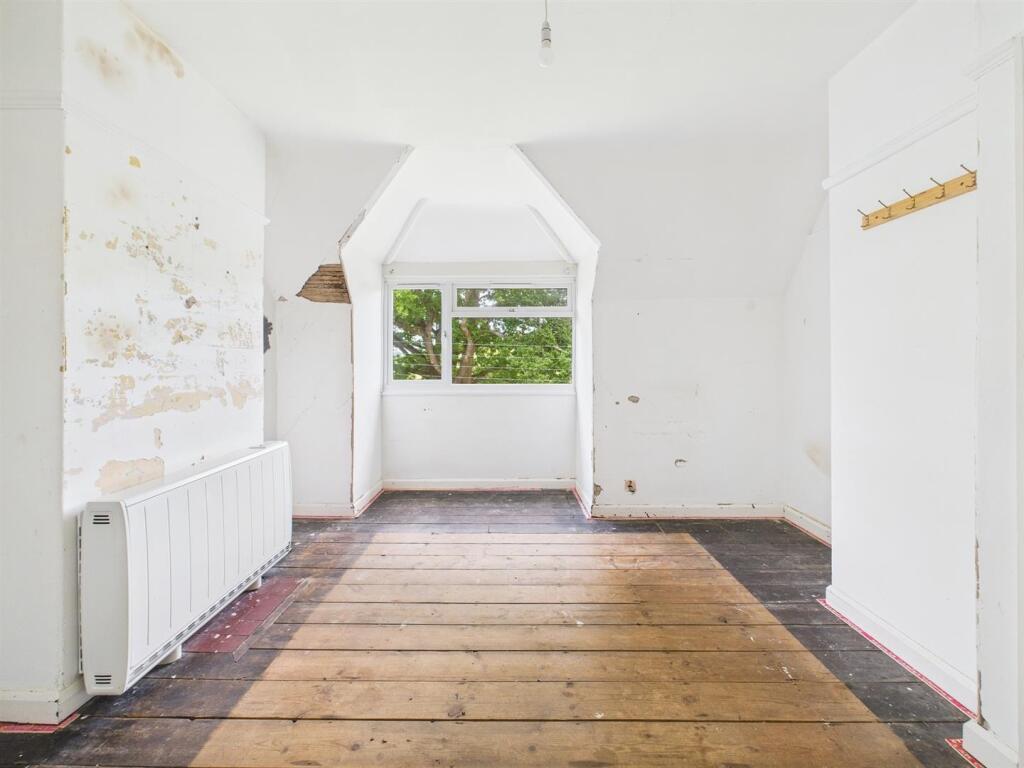 9 - Semi-detached House for Auction, Butcombe.jpg