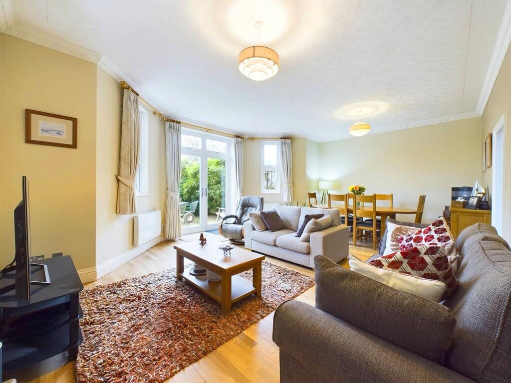 Living room CAM02...