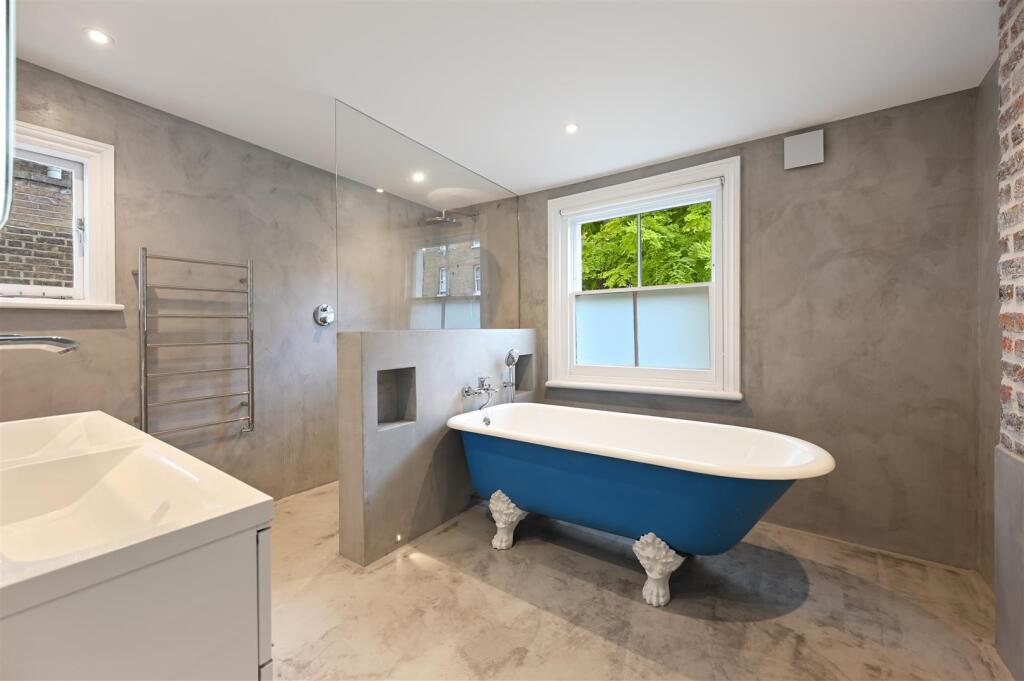 Gratton Road - Bathroom3 (1).JPG