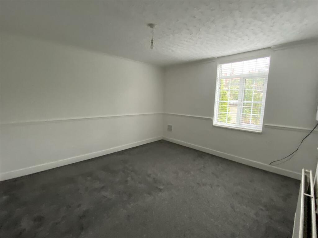 Bedroom no.1 front double: