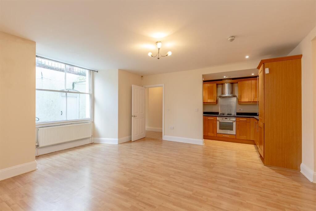 Oakfield Road, Clifton Living Kitchen.jpg