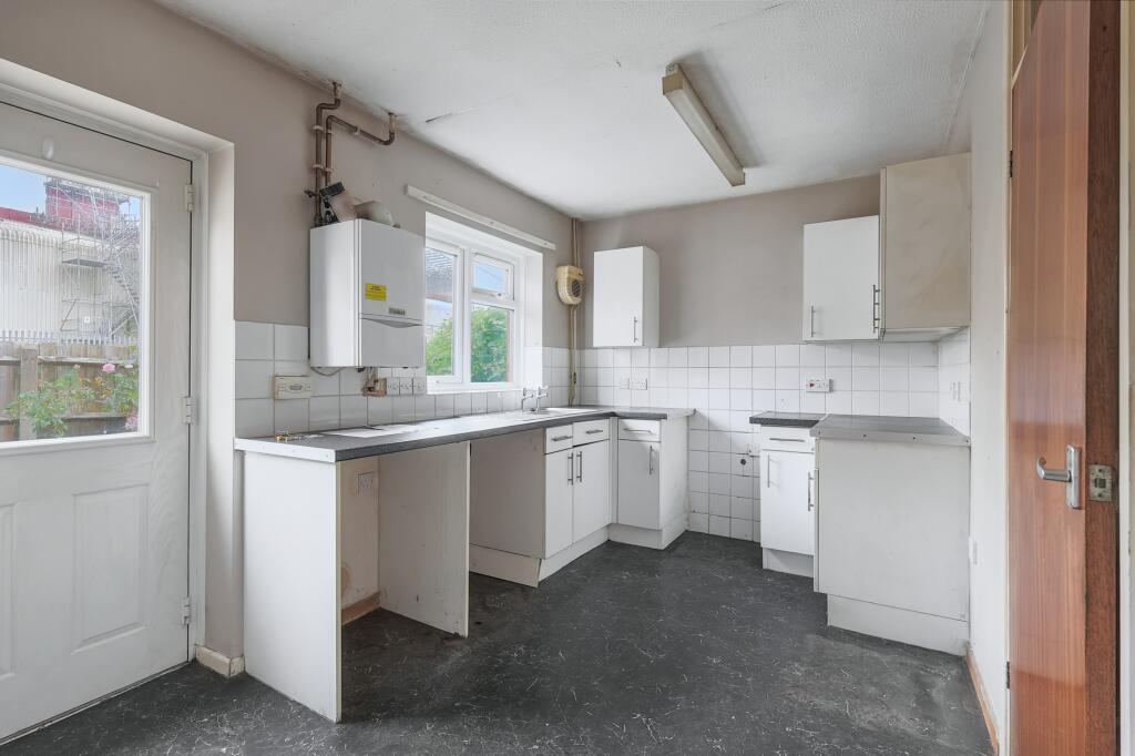 20 Deans Way, Gloucester, Gloucestershire, GL1 2QN