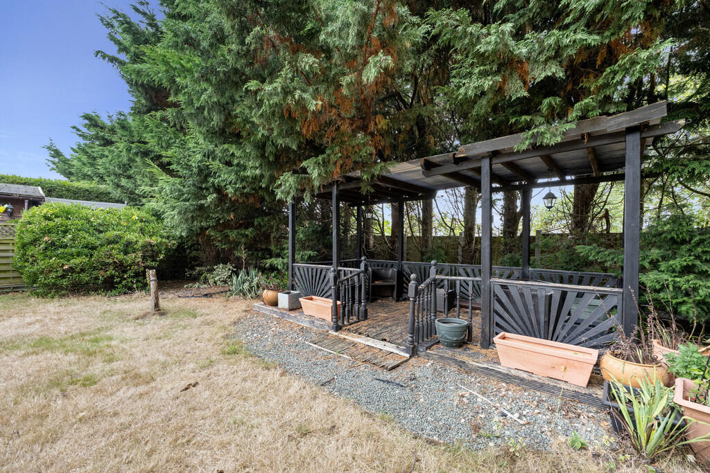 102 Woodbridge Ro...