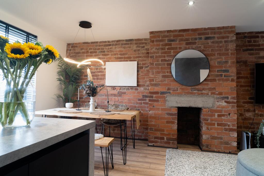 OPEN PLAN KITCHEN, DINING ROOM AND LIVING ROOM