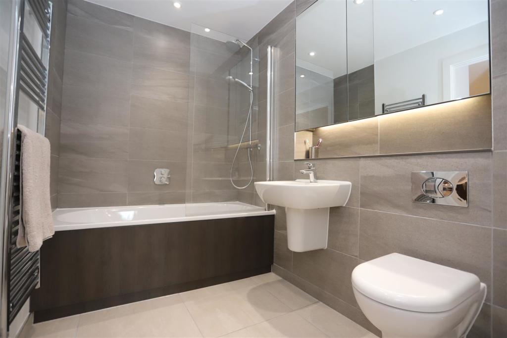 Bathroom.JPG