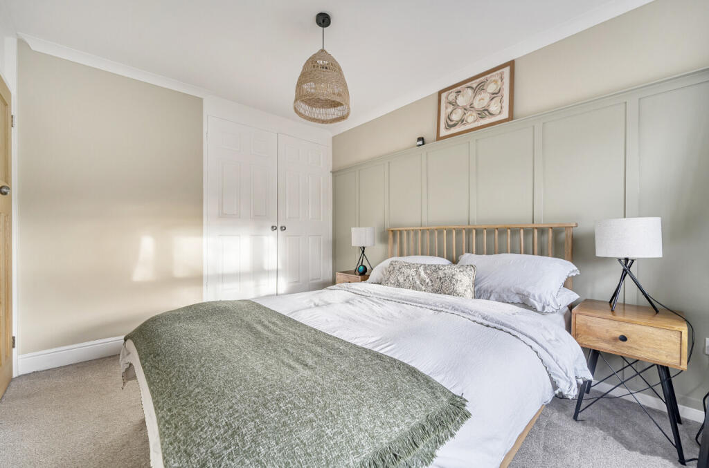 1372892-16-690390...