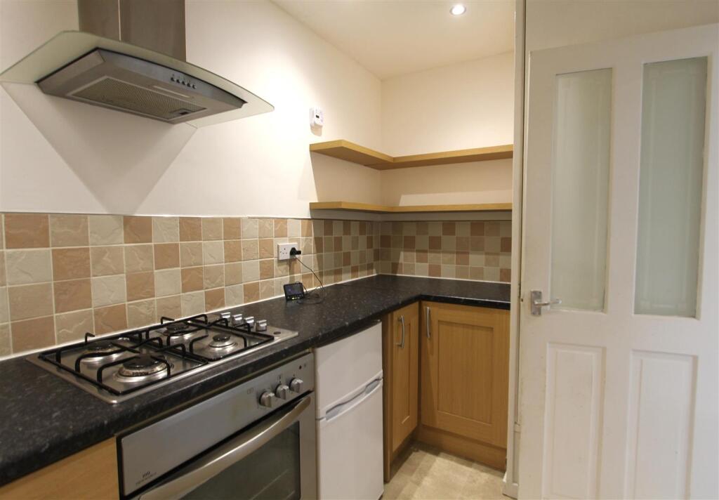 Kitchen 2.jpg