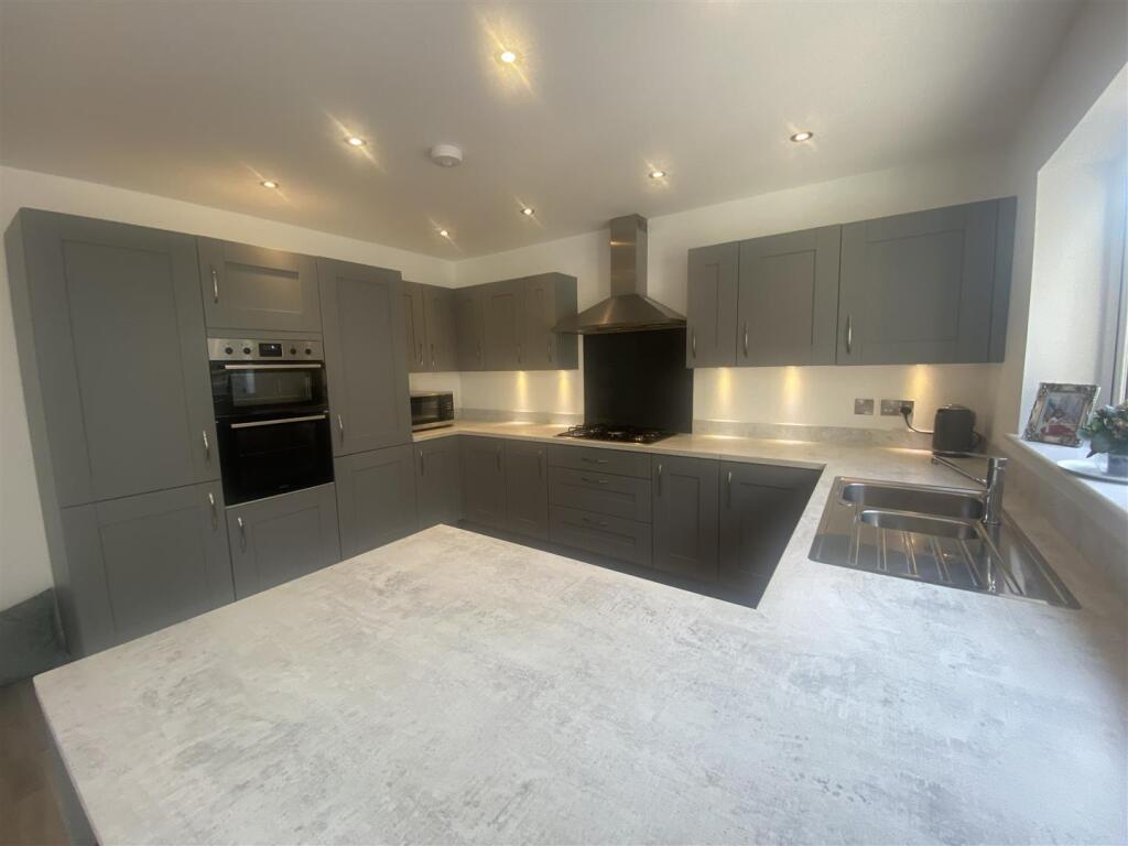 kitchen 1.jpg