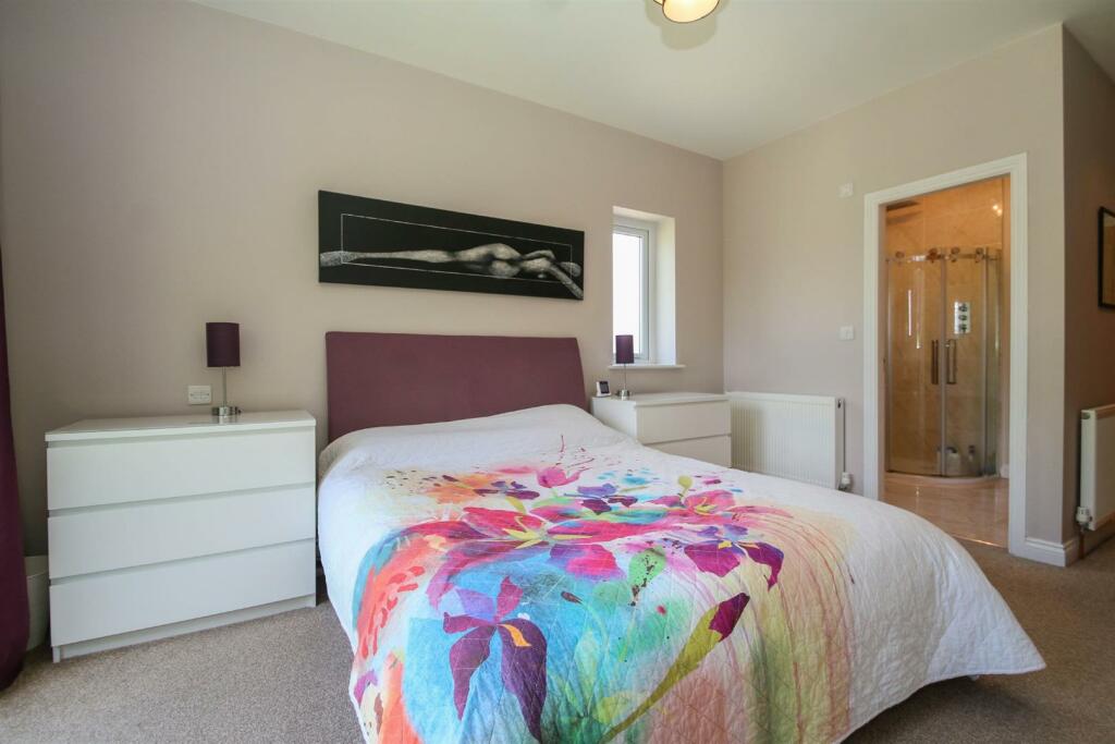 Bedroom 1 Aspect 2.jpg