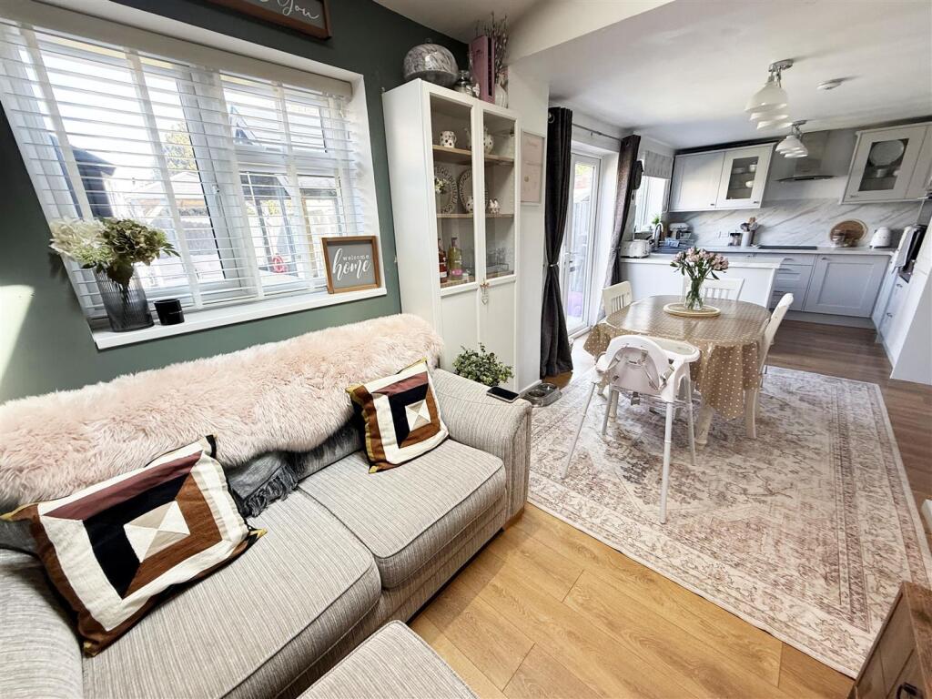 KITCHEN/ DINER/ SNUG