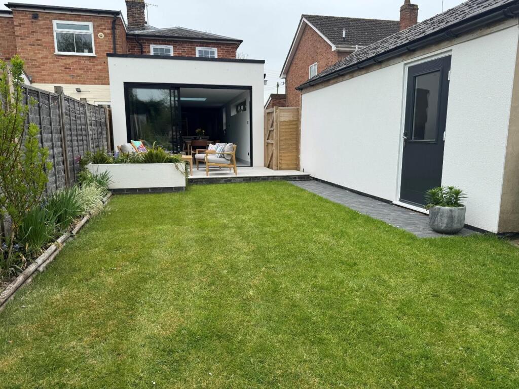 V pic rear view of house.jpg