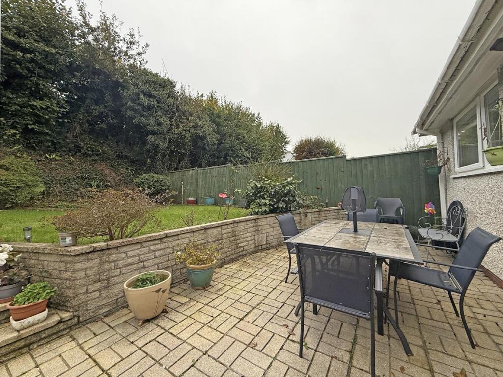 Dunraven Drive 81 - Garden 3.jpg