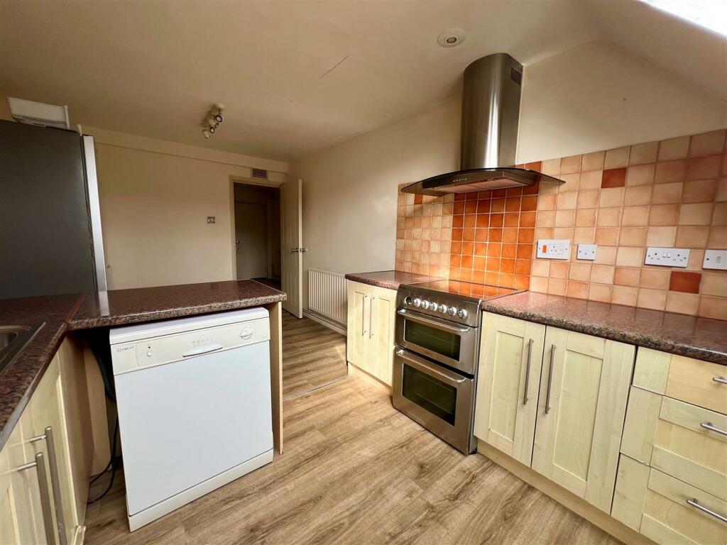 Kitchen x3.jpg