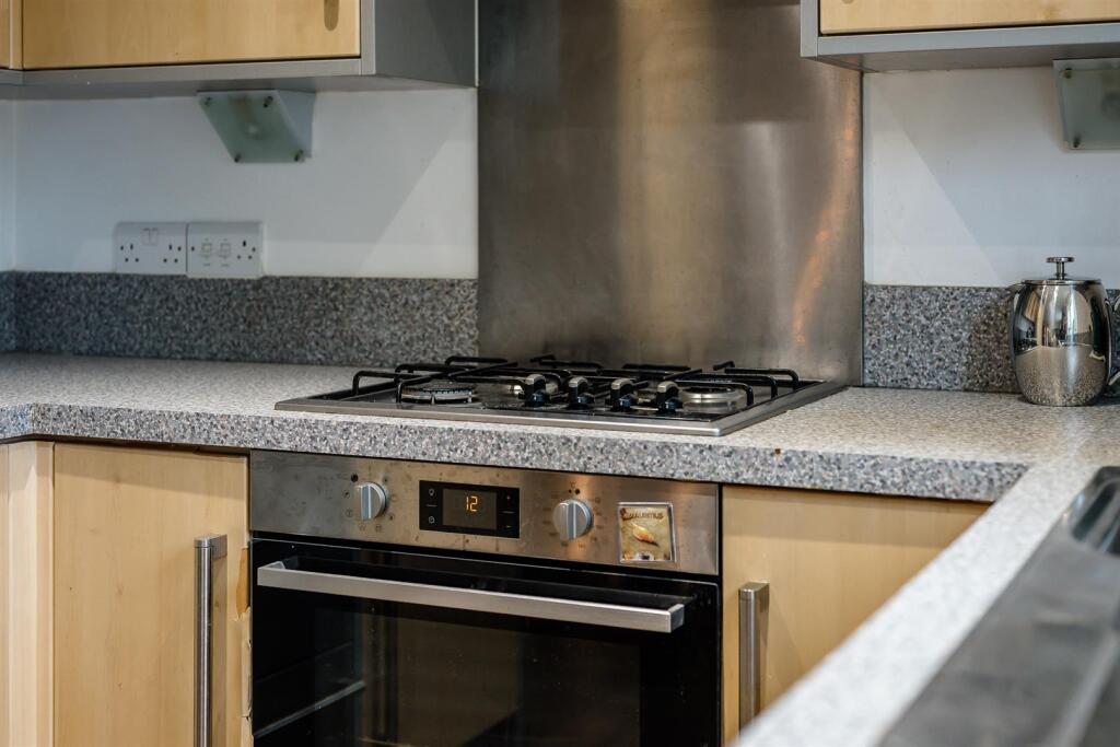 6 Chaise Meadow, Lymm WA13 9UP-21.jpg