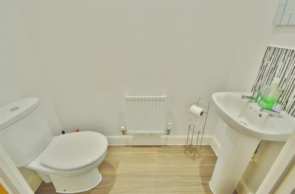 GROUND FLOOR CLOAKROOM