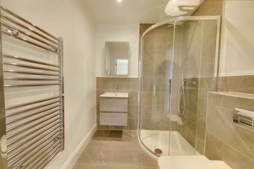 Ensuite to Bedroom One.jpg