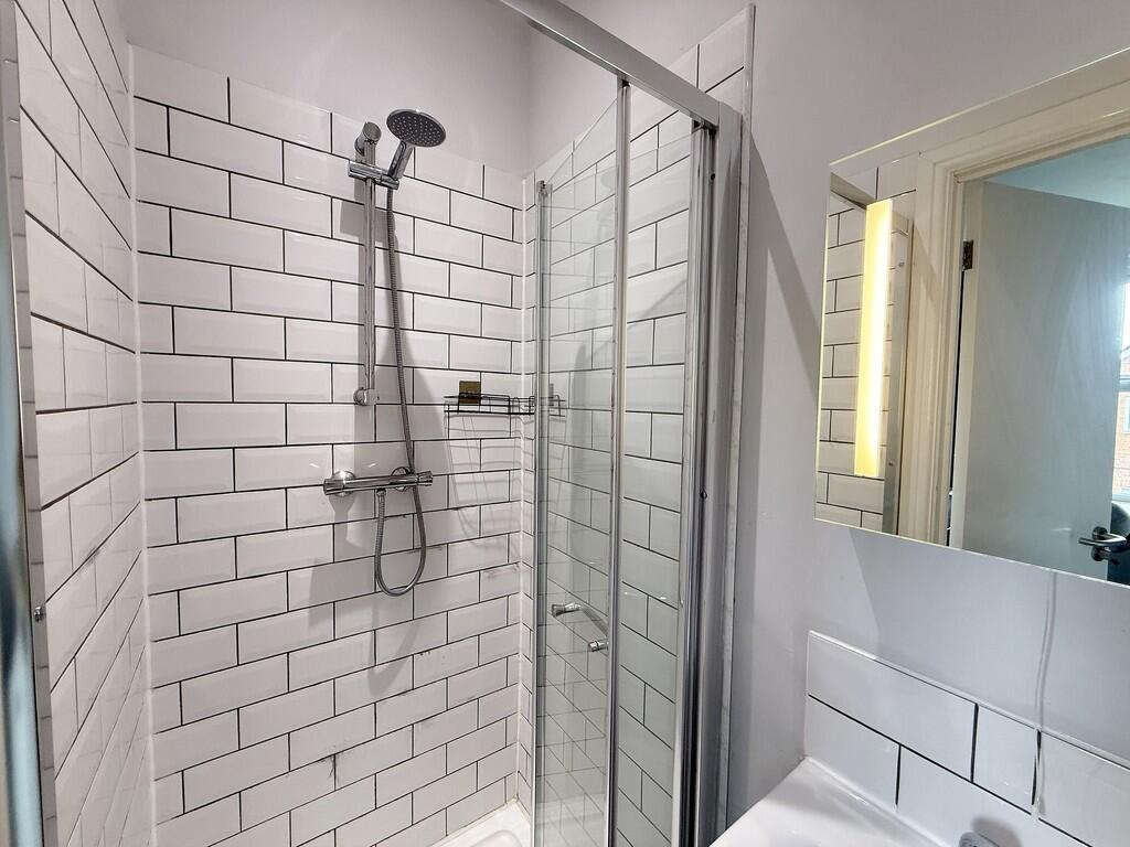Room 5 Ensuite 