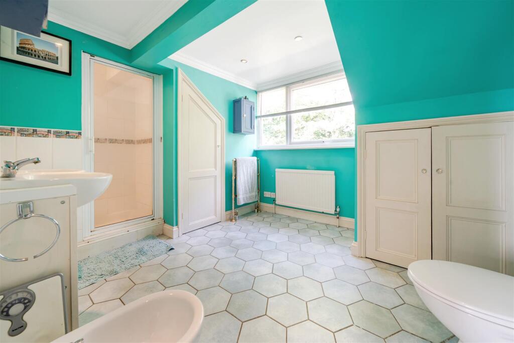 25 Bradden Road, Greens Norton (33).jpg