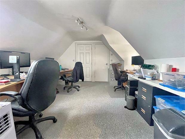 Double Bedroom / Office