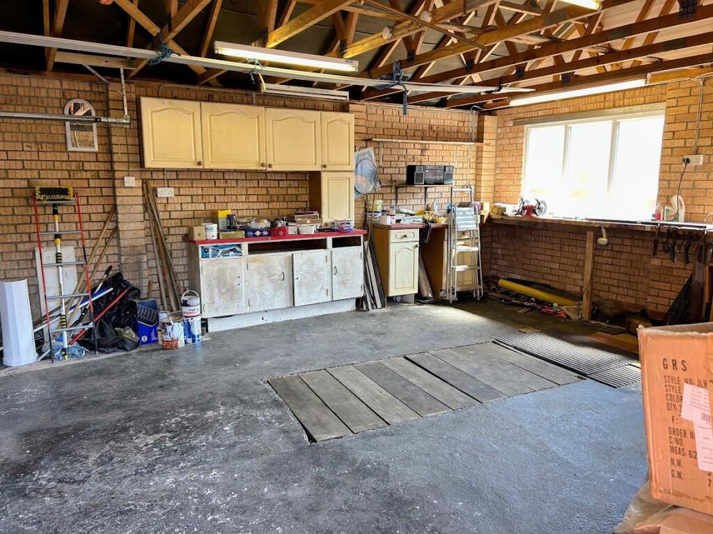 DOUBLE GARAGE