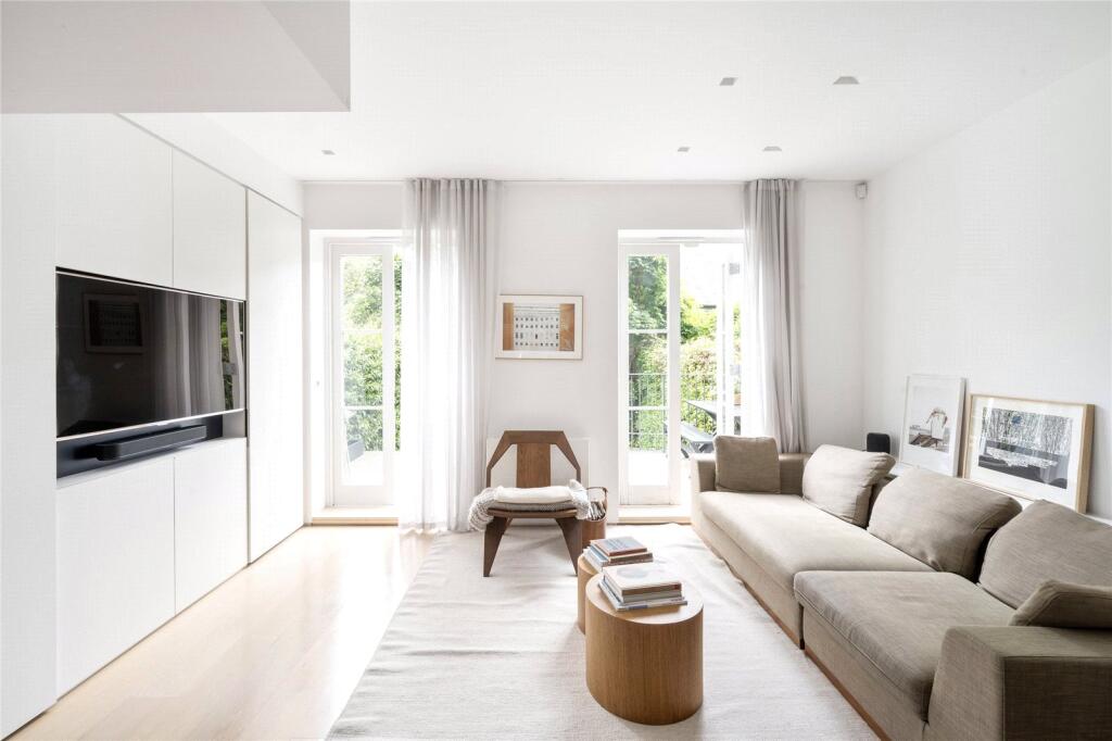 Powis Gardens, London, W11