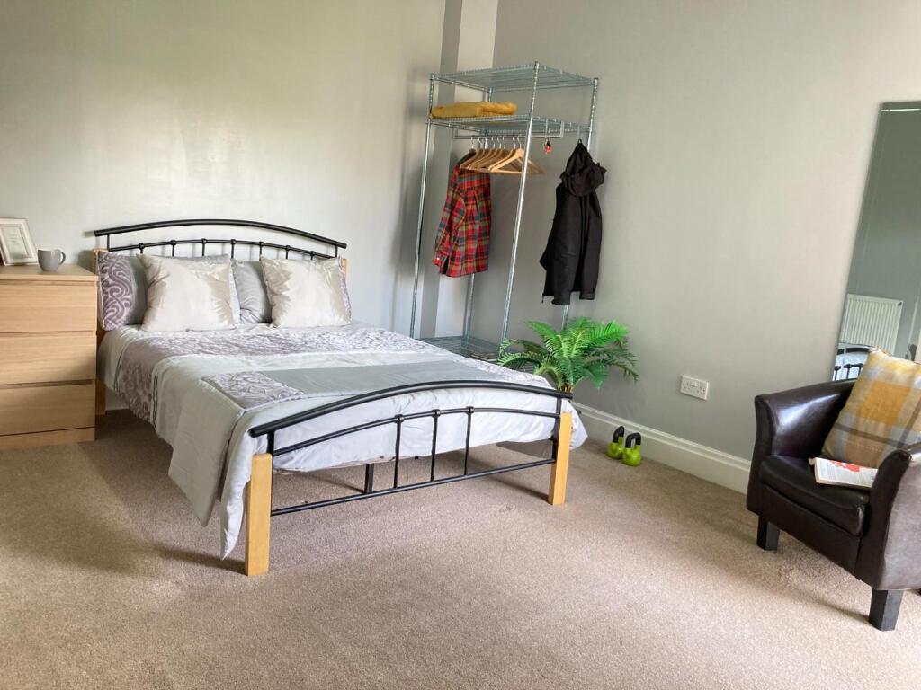 Room 2 18.jpg