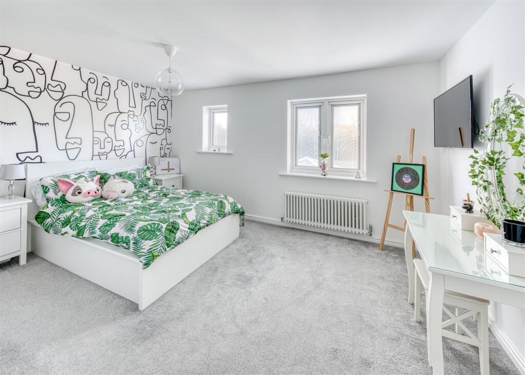 37 Deaconsfield-bed2.jpg