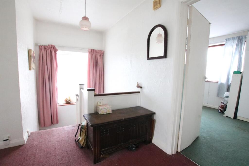 Upstairs landing .JPG
