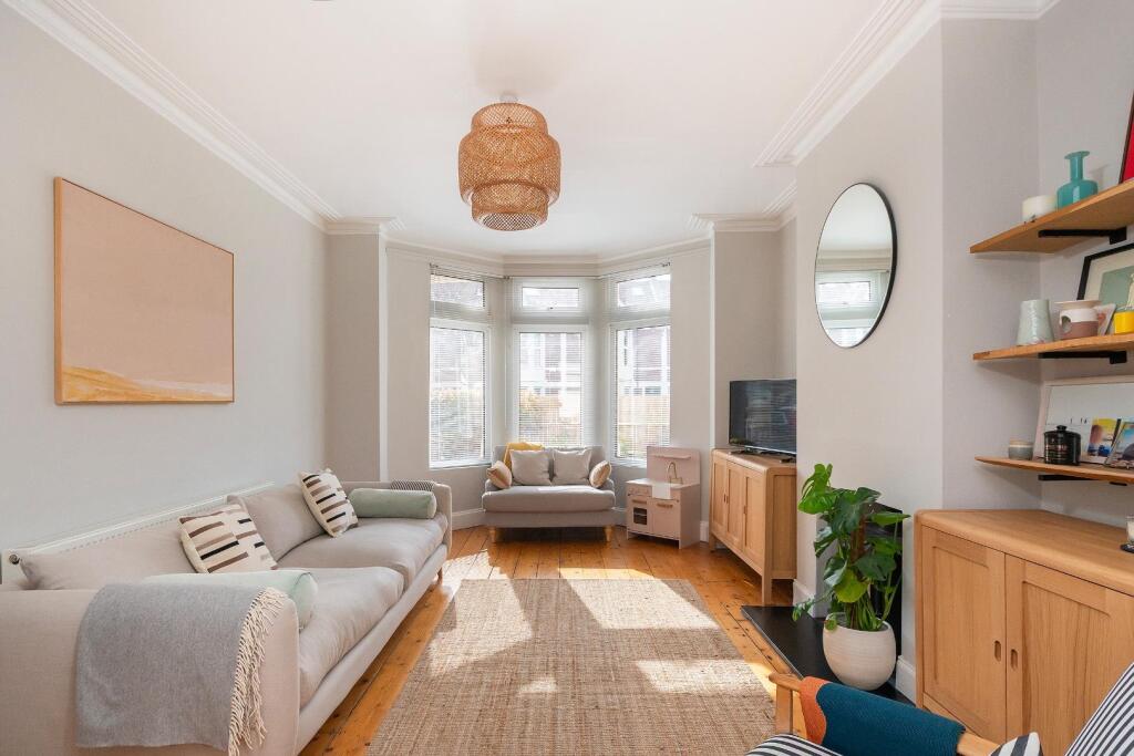 7H7AVP - Living Room E.jpg