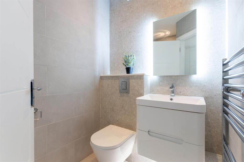 Garratt Lane 361 PH11.jpg