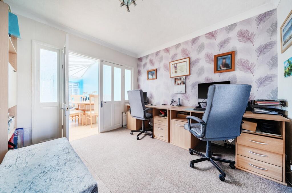 1381281-13-69204c4b86eda